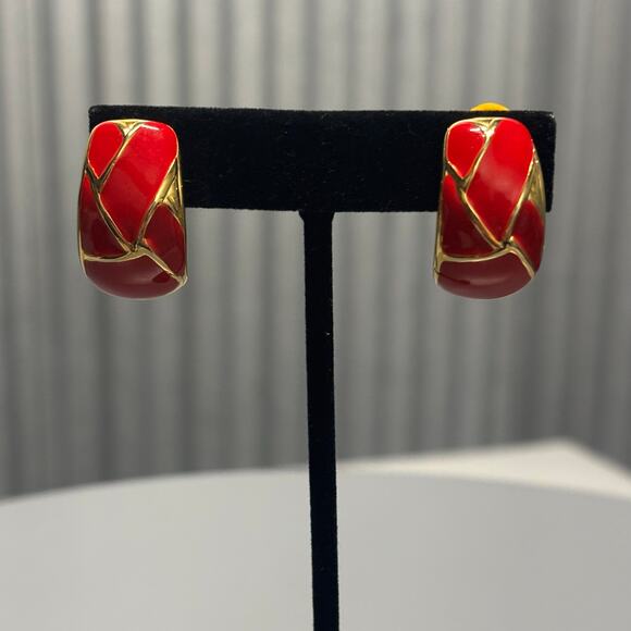 Vintage Red Enamel Clip On Earrings Women Gold Tone Abstract Geometric Design - Picture 1 of 7